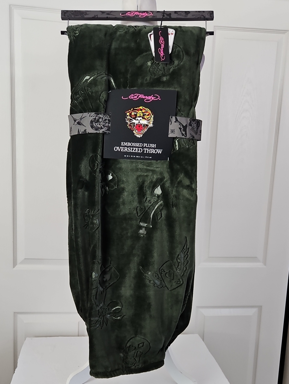 Ed Hardy NWT Plush Oversized Throw
